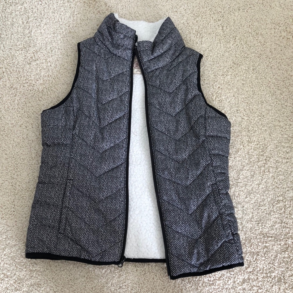 So fuzzy vest - Picture 1 of 3